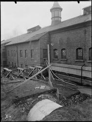 Fabrikkiområde , skinnegang og stige, 4.11.1935.