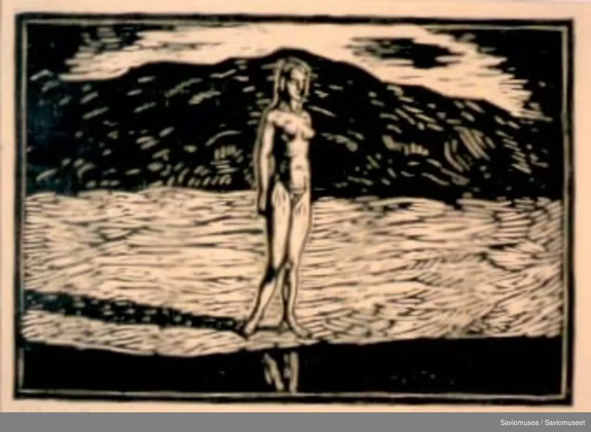 Stående kvinneakt. Kvinnen befinner seg i et landskap med vann, fjell og himmel. Føttene hennes speiler seg i vannet helt i forgrunnen og hun kaster en lang skygge mot venstre i bildet.