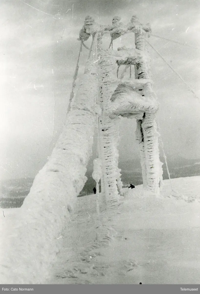 Vinter 60-61 Nedising av kraftlinje på Tronkalven