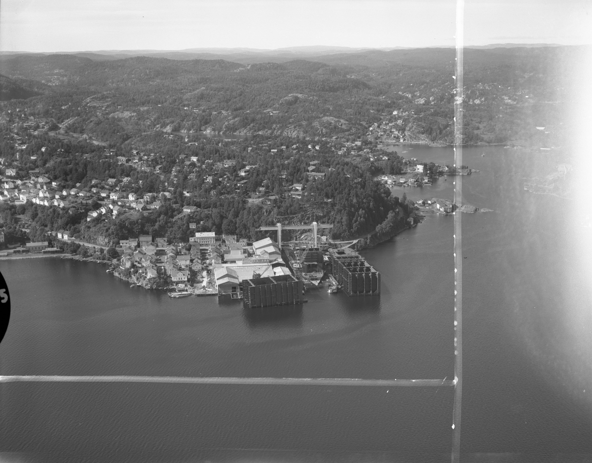 Flyfoto fra Tangen Verft 2/9-71. Kragerø
