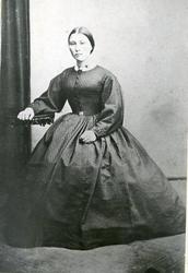 Rørvik, tjenestejente fra Berggården i findrakt