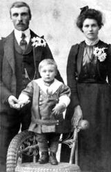 Kristian T. K. med kone og barn