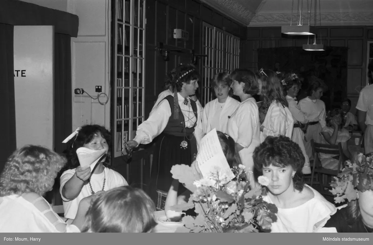 Kållereds ungdomskör på besök i London, år 1984.

För mer information om bilden se under tilläggsinformation.