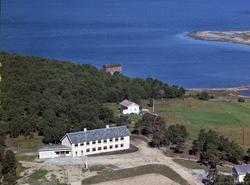 Tettsted.
Ulvsvåg folkeskole.