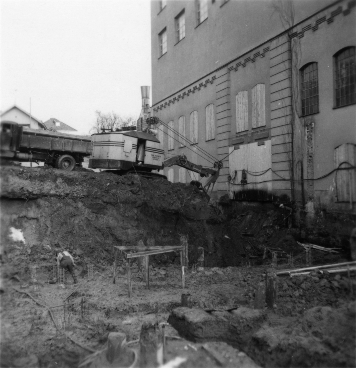 Byggnad N:o 6, tillbyggnad 1954. Schaktning.
2145 Lundh