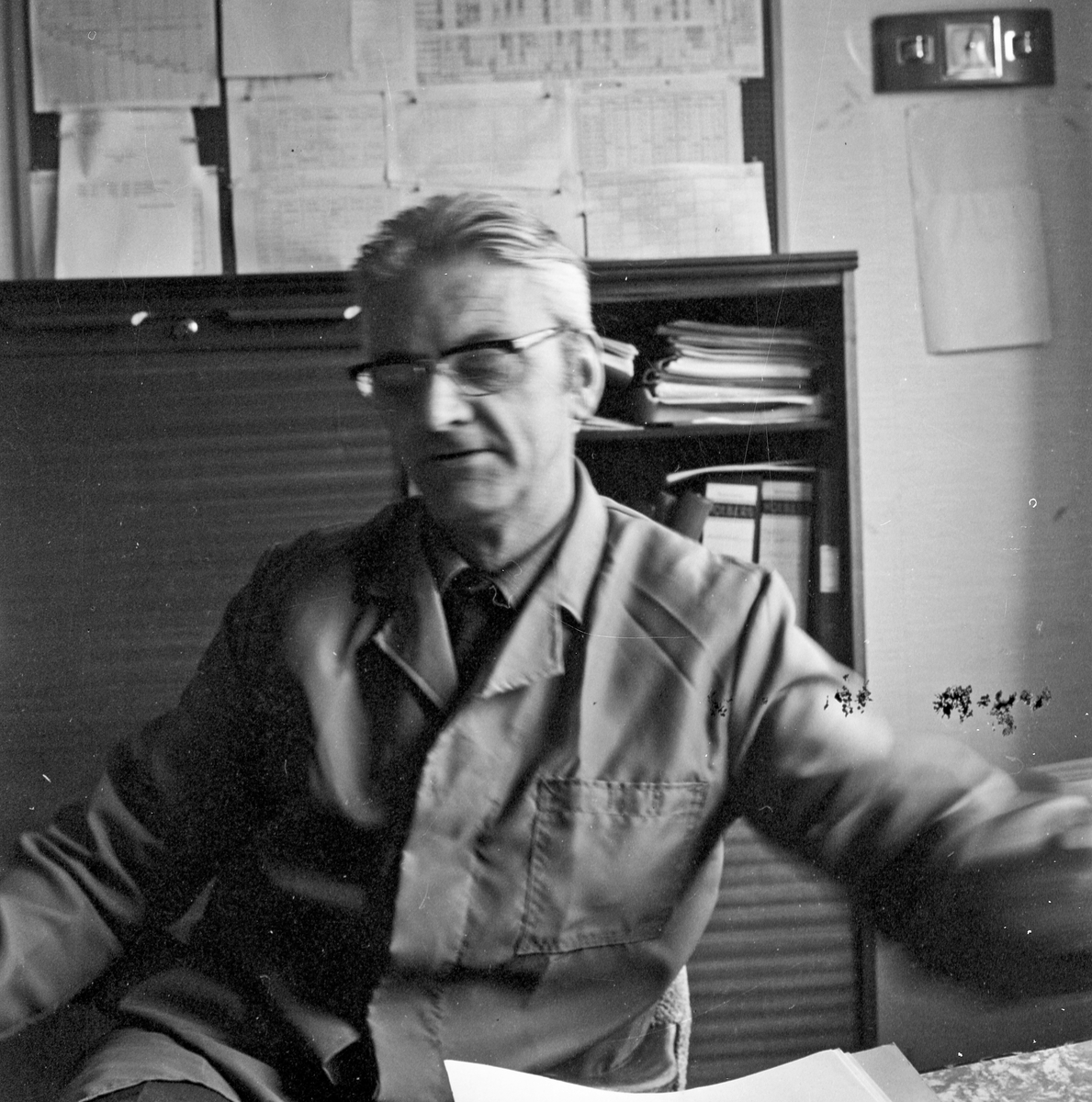 Bømlo. Produksjonslokalene til Wärtsila Norway A/S. Motor- deleproduksjon. Arbeiderne i dyp konsentrasjon.