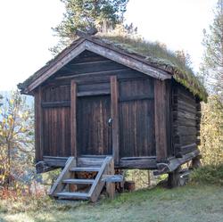 Stolphus stod først i Teigen og deretter i Meiebakka