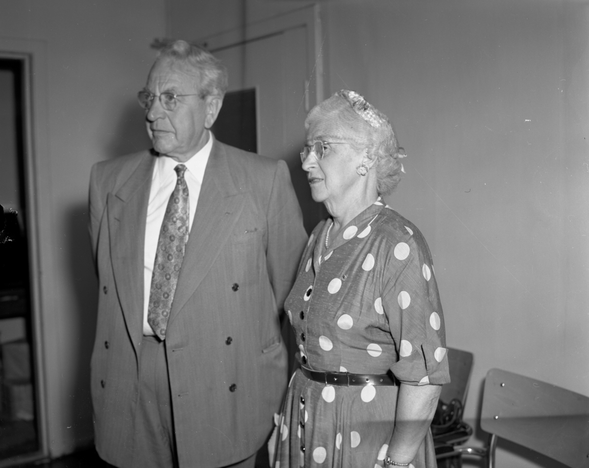 Vardens arkiv. "Norsk amerikanerne Eugene og Jenny Jacobsen" 25.07.1953