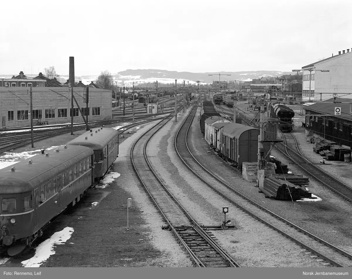Hamar stasjon, oversiktsbilde fra vegbrua i sør