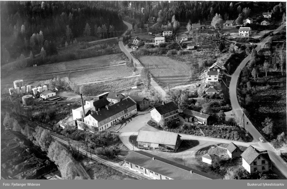 1951
Hønefoss meieri
Soknedalsveien, jernbanen