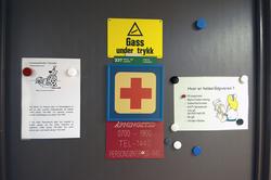 Døren inn til sykestua på Valhall QP er godt merket med skil