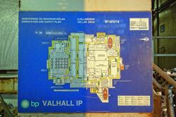Skilt med orientering- og sikkerhetsplan over Valhall IP.