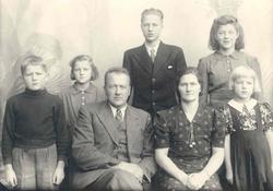 Jon Haugtredet (f. 1905) m.familie