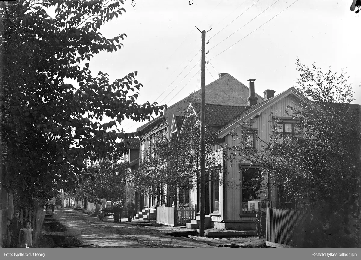 Guldberg i Fredrikstad 1906. Barn i forgrunnen.