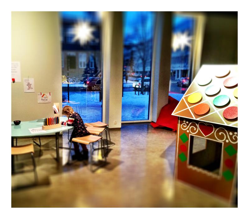 Det er flere juleaktiviteter for de som besøker utstillingen, og store "pepperkakehus" til å leke i. (Foto/Photo)