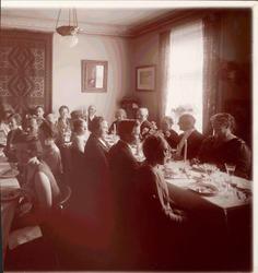 Bryllupsfest, ved bordet