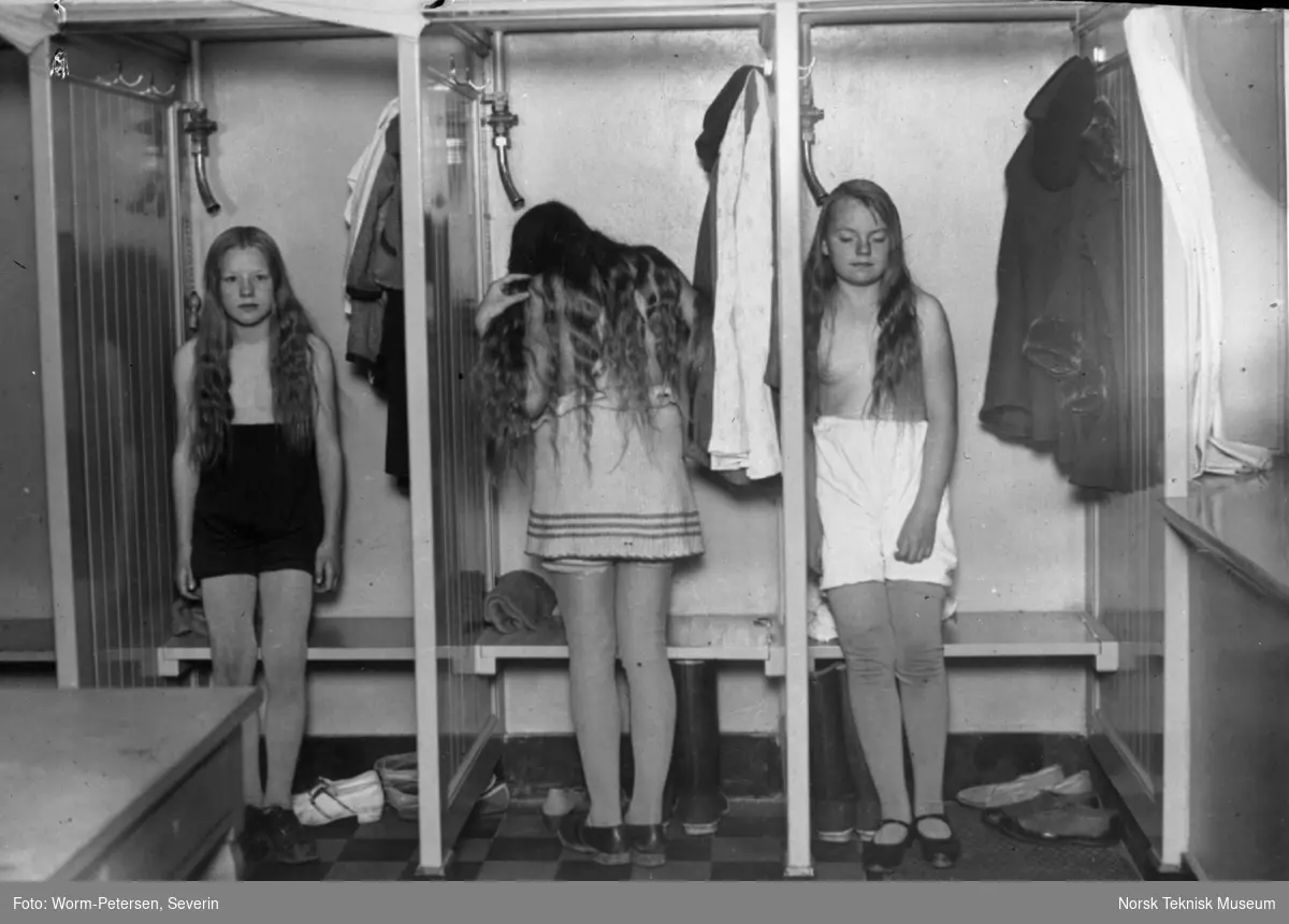 Jenter i garderobe