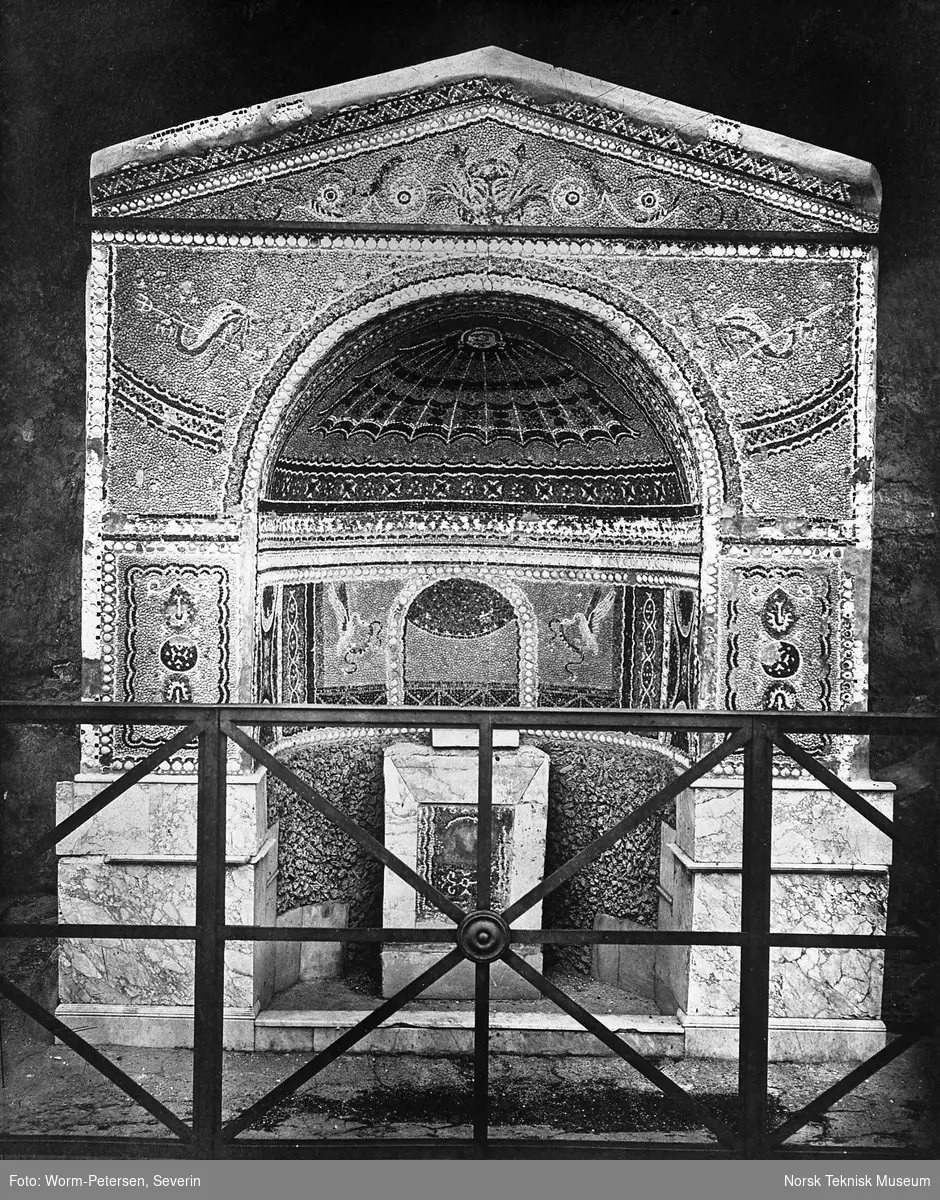 Mosaikkfasade i Pompei