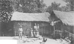 Familie foran sitt hus, Guatemala