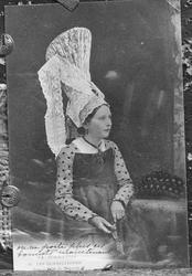 Kvinne med kjole i Normandie