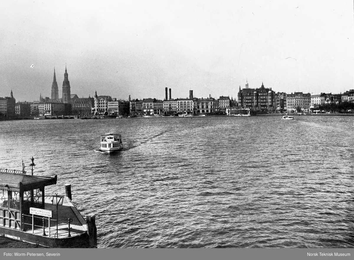 Hamburg, Binnenalster med byen og Lombardsbrücke