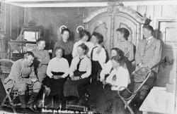 "Interiør fra Bredalslien, Os, 23-4-1918".