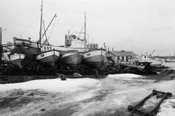 Fiskefartøyer satt opp på land på Andøya.