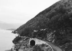 Anlegget Mosjøen-Mo i Rana : tunnelutmuring og vegomlegging 