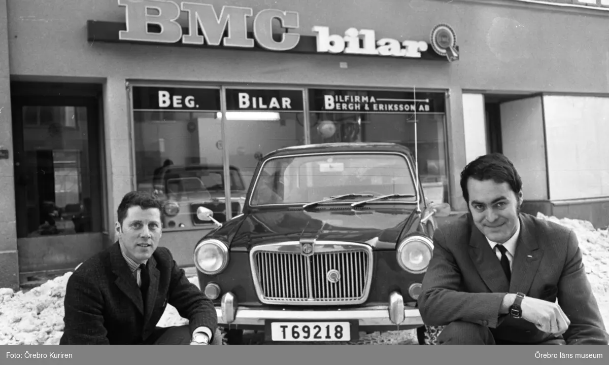 Ny bilaffär. 25 januari 1969. 
BMC bilar. Bilfirma Bergh & Eriksson AB, Örebro.
Från vänster: Hans Åke Thuresson och Sune Eriksson.