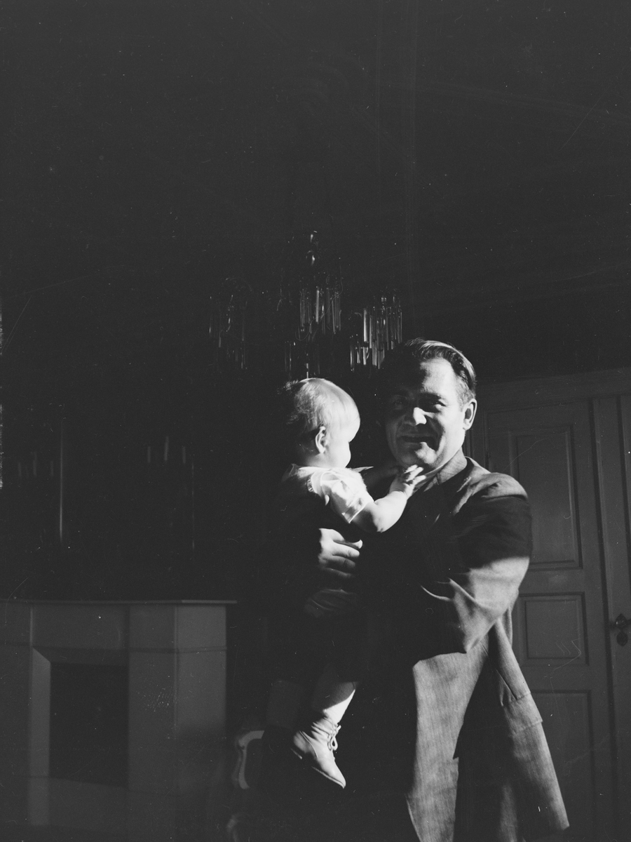 Erich Monsen Mathiesen med sin sønn Pierre Arne Mathiesen.