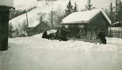 Album fra 1918-1934, "Snebrøyting."  I følge merking i album