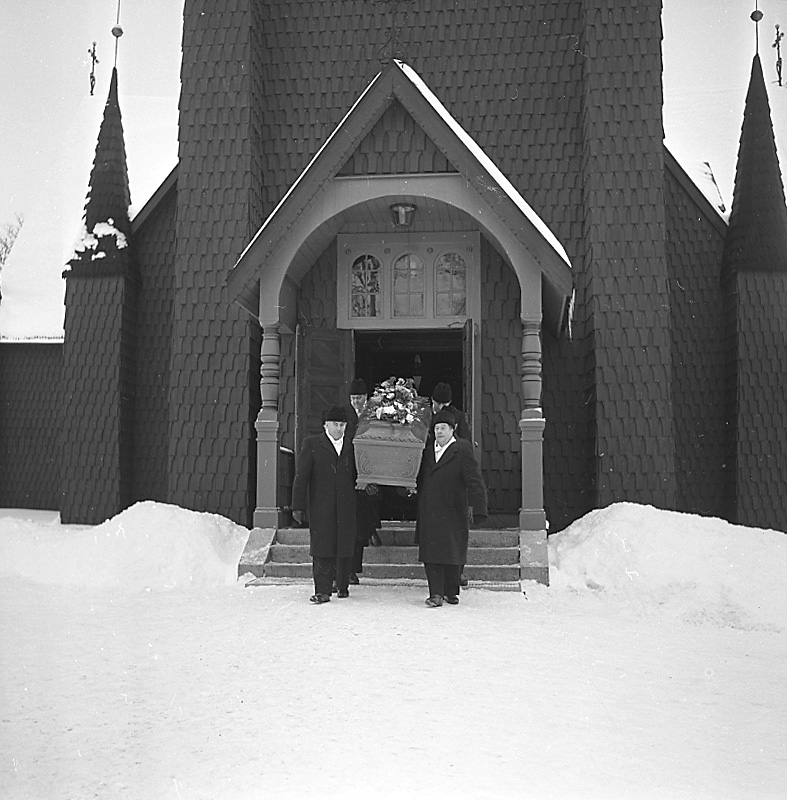 Holmbergs begravning i Ljusnarsbergs kyrka.