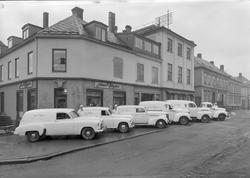 Johan O. Helgesen slakterforretning med firmaets biler