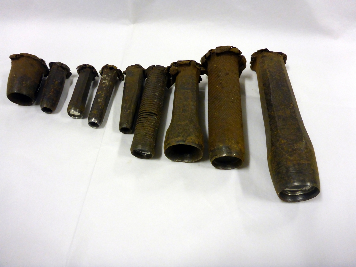 Brukt til stempling av hull i blikkplater.