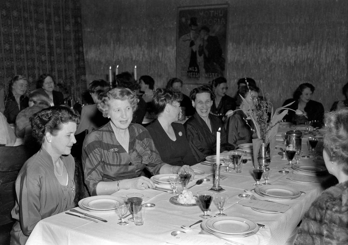 Middagsselskap i Kunstindustrimuseet og Handelsstandens Hus