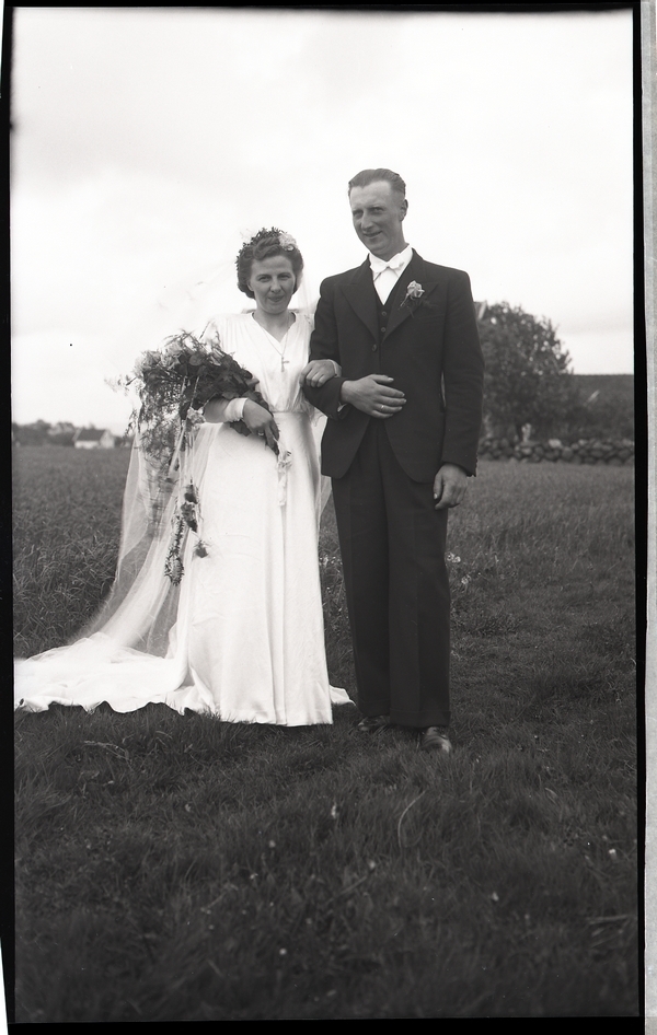 Bryllupet til Anna Oma f. Styve (1918 - 1986) og Trygve P. Oma (1920 - 1999)