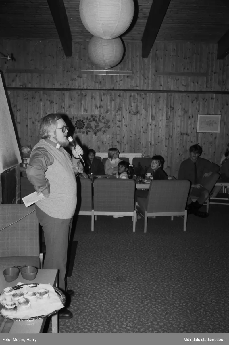 Scout- och föräldraträff i Kållereds missionskyrka, år 1984. Pastor Lars Larsson.

För mer information om bilden se under tilläggsinformation.