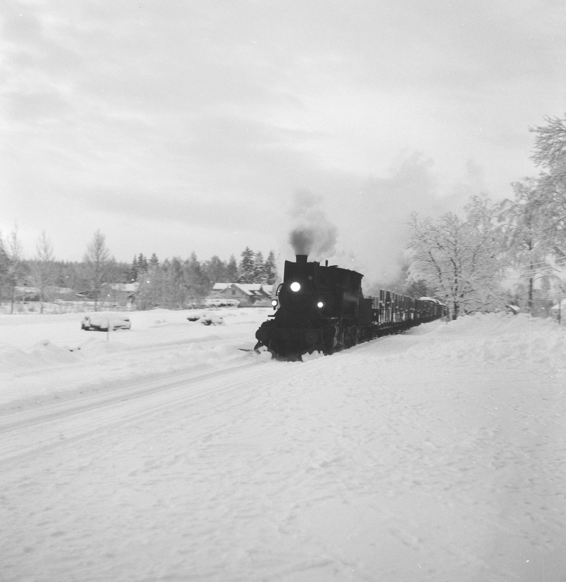 Godstog på Solørbanen trukket av damplokomotiv 27a nr. 234 .