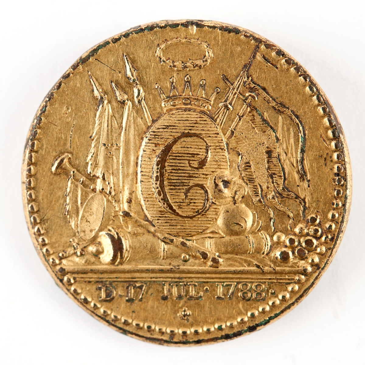 Medalj till minne av slaget vid Hogland. Framsida: Porträtt av Gustaf III. Baksida: Hertig Carls krönta namnchiffer, C, omgivet av flaggor, kanon m.m.