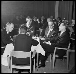 Jubilantfest for herrer. Fra kaffebordene.