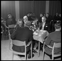 Jubilantfest for herrer. Fra kaffebordene.