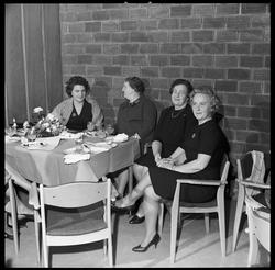 Jubilantfest for damer. Fra kaffebordene.