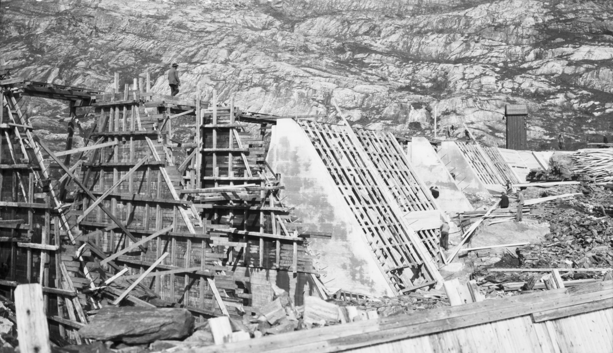 Fotos av dammer 14. og 15. mai 1930. Bergen kommunale elektrisitetsverk