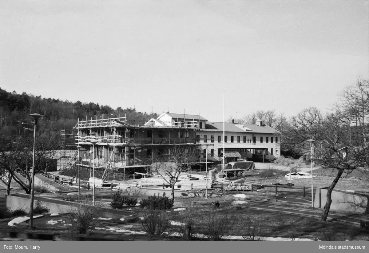 Utbyggnad av Torrekulla turiststation i Kållered, år 1984.

För mer information om bilden se under tilläggsinformation.