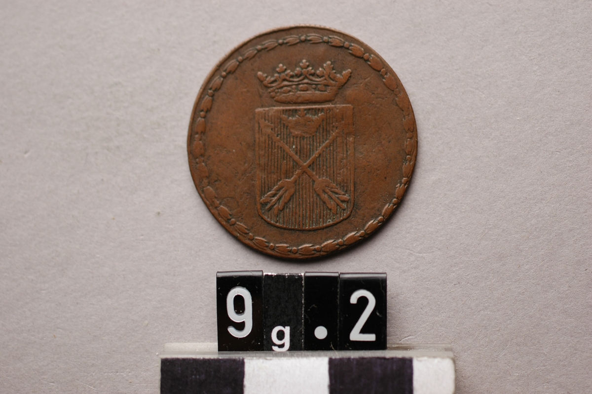 Stora Kopparbergs Bergslags enskilda kopparmynt eller myntpolletter.
Två mynt märkta TM9.g:1 och TM9.g:1
