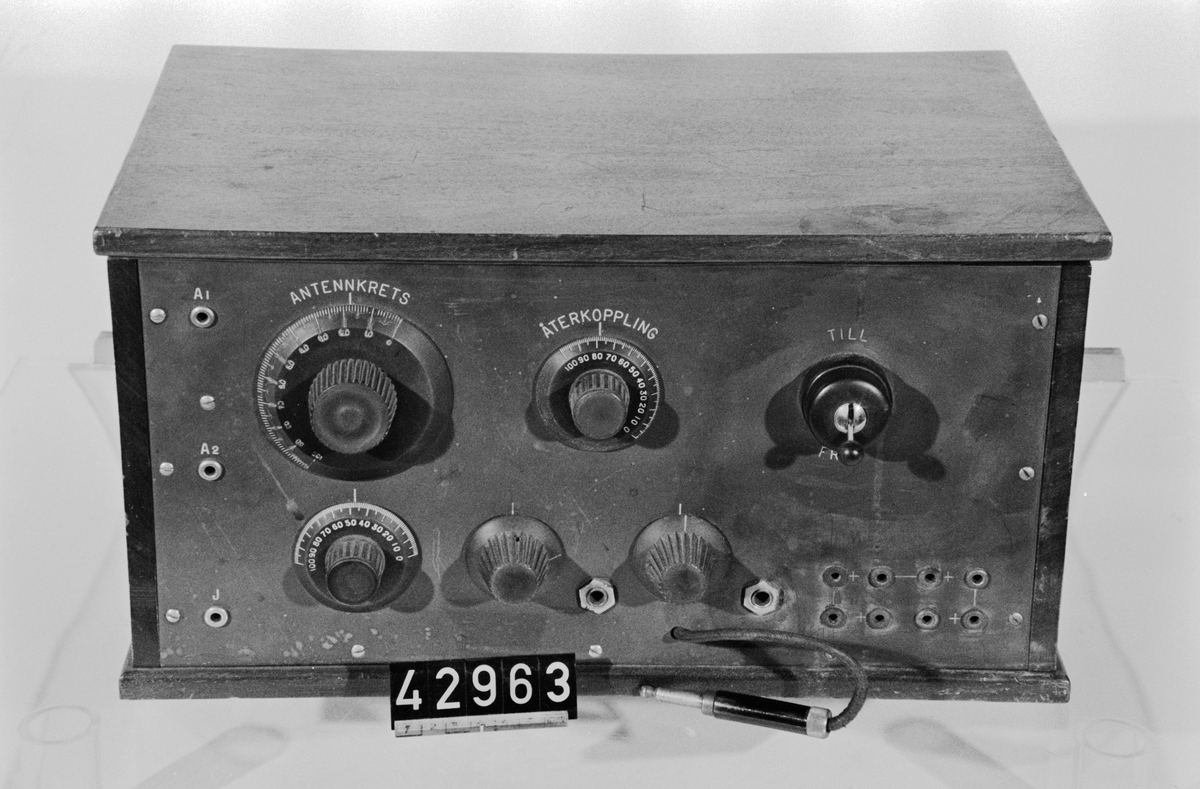 Radioapparat, Reinartz mottagare. Med hörtelefoner av Telegrafverkets tillverkning.