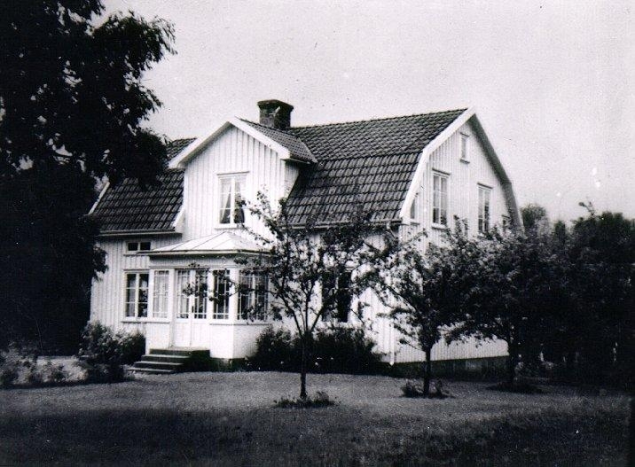 Villa Berga, Kättilstorp. Byggd 1932 av ägaren Johan M. Johansson, född 1884. Ägare sedan 1982, Morgan Brattberg.