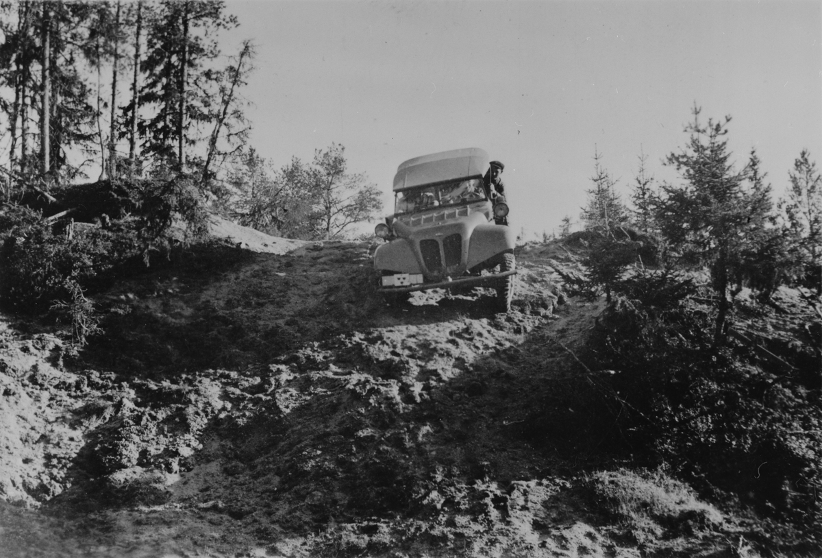 Terrängkörning med Tempobil i Jämtland och Medelpad. 2-motorig.Fyrhjulsdrift och fyrhjulsstyrning.