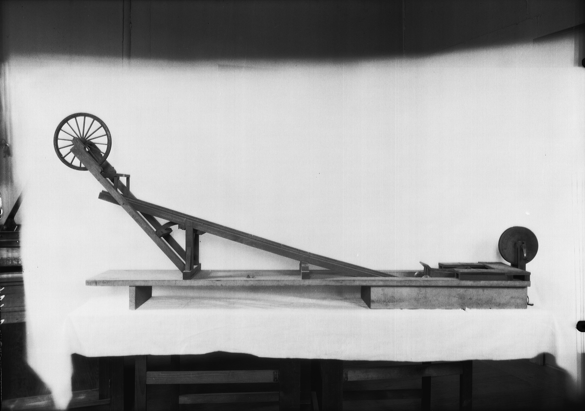 Modell av gråbergsspel vid Falu gruva. Text på föremålet: "XVIII.13."