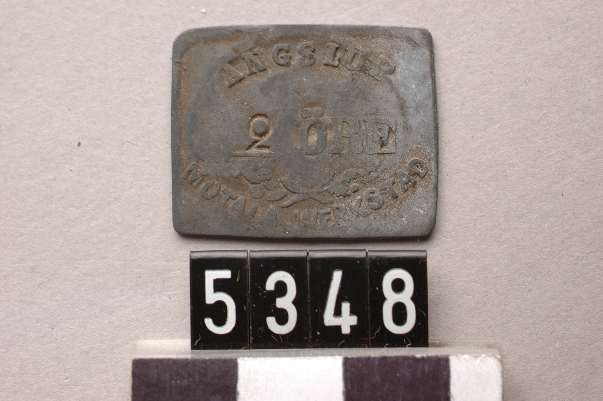 Ångslupspollett av zink, avgift 2 öre. Lik TM 5.347 men på baksidan stämplad: M W L och krona.